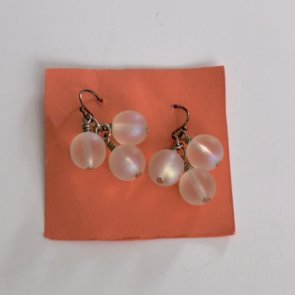 Dangly earrings with frosted beads